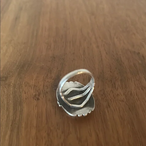 Vintage Elegant Silver and Turquoise Ring 🩵 - Picture 3 of 3